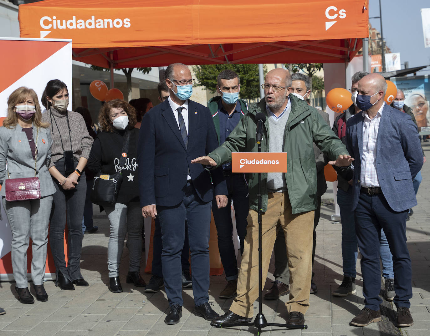 El candidato de Ciudadanos a la Presidencia de la Junta de Castilla y León, Francisco Igea, visita Salamanca junto a el cabeza de lista por la provincia de Salamanca, Luis Fuentes.