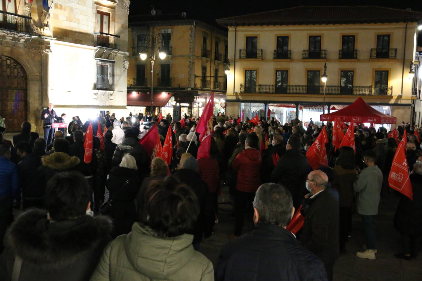 Nuria Rubio despide la campaña hacia el 13 de febrero frente a Botines arropada por Cendón, Bardón y Diez y pide el voto para acabar con «los 35 años de retroceso, corrupción y pérdida de oportunidades».