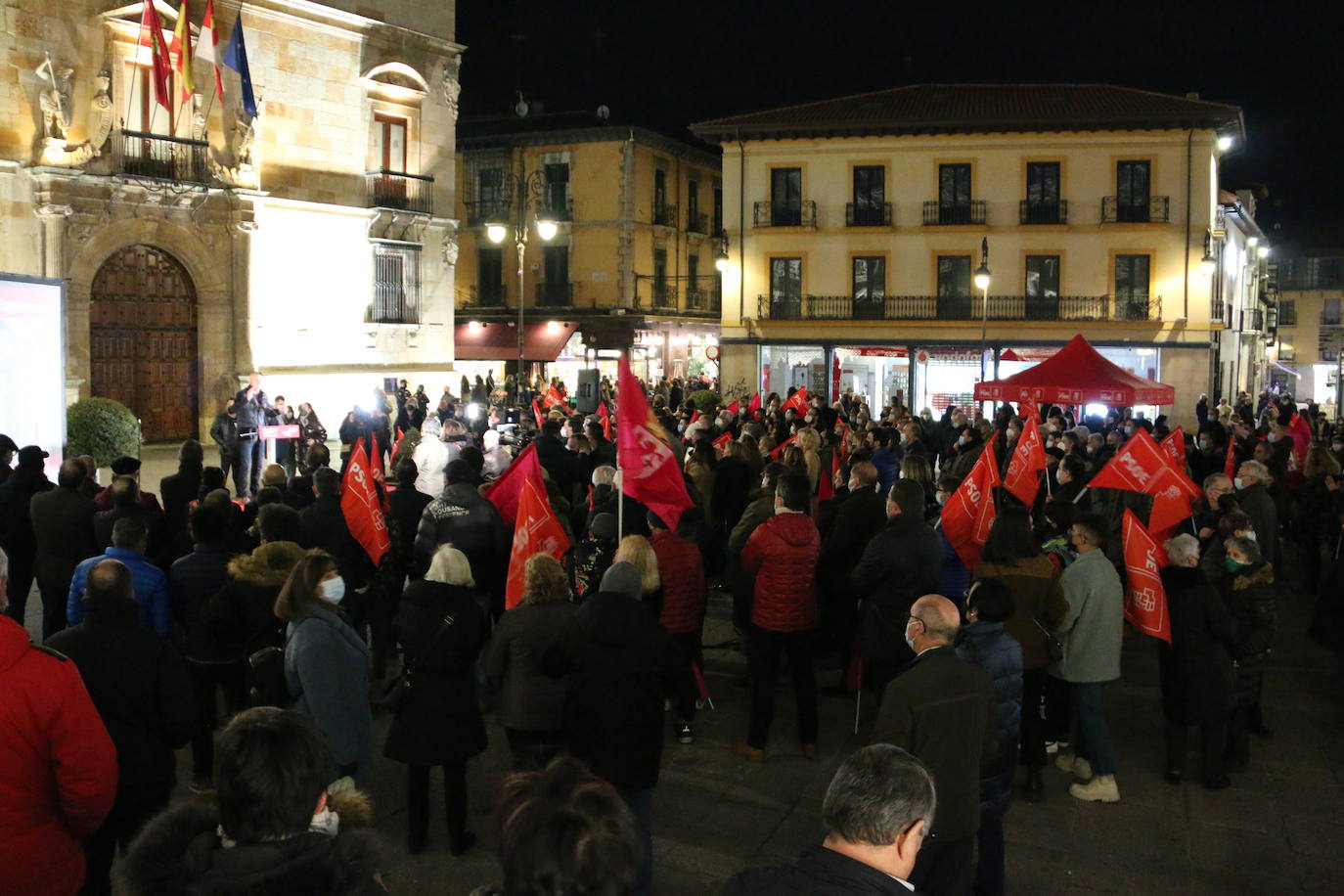 Nuria Rubio despide la campaña hacia el 13 de febrero frente a Botines arropada por Cendón, Bardón y Diez y pide el voto para acabar con «los 35 años de retroceso, corrupción y pérdida de oportunidades».