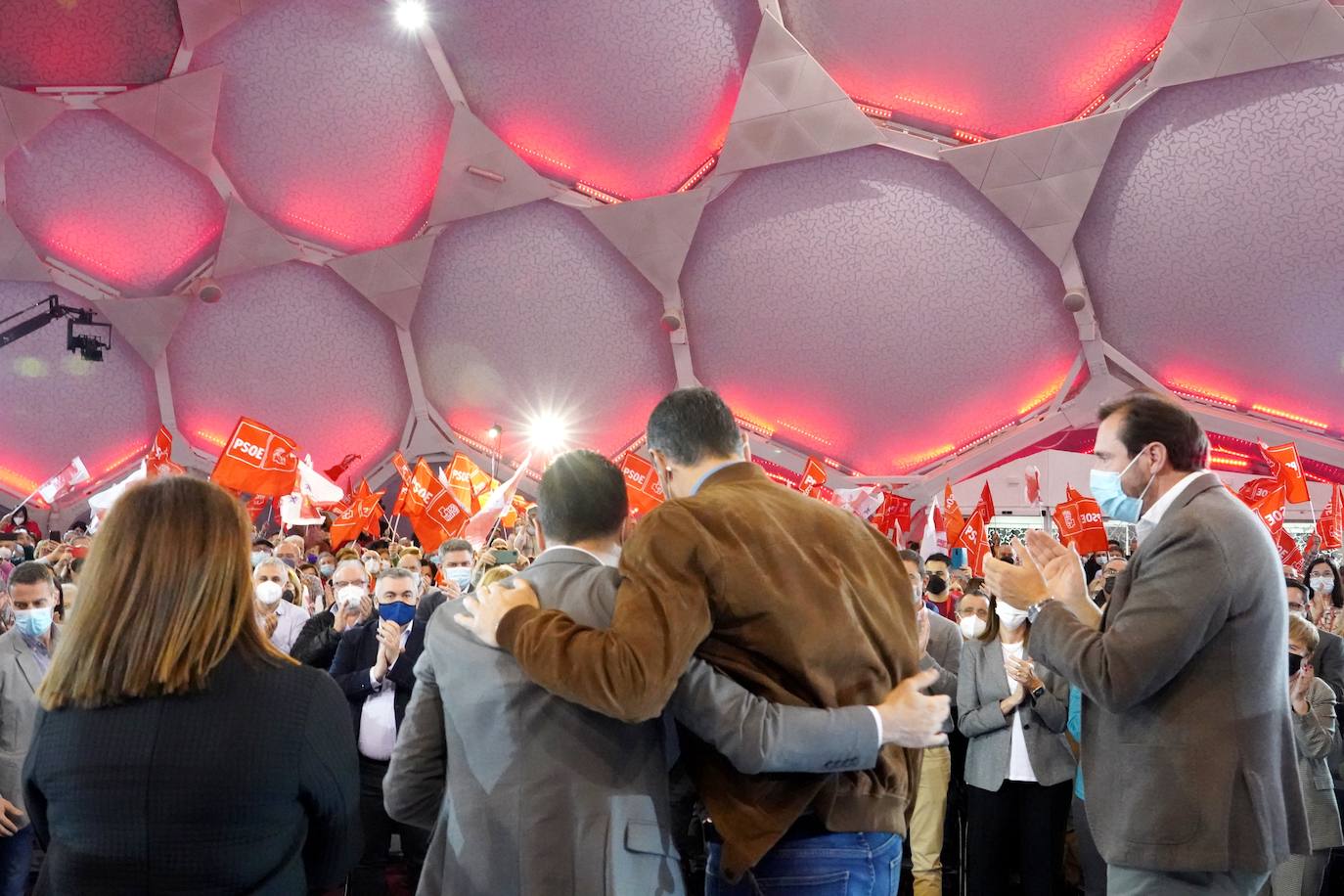 Cierre de campaña con la participación del secretario provincial del PSOE y alcalde de Valladolid, Óscar Puente; la cabeza de lista por la provincia, Patricia Gómez; el candidato a la Junta y el presidente del Gobierno y secretario general del PSOE, Pedro Sánchez.