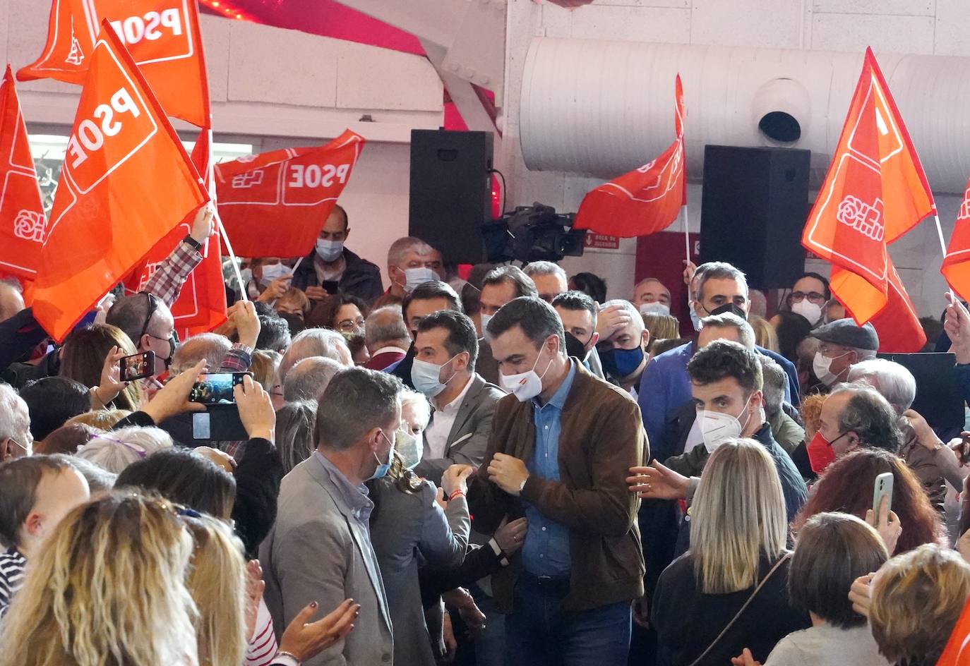 Cierre de campaña con la participación del secretario provincial del PSOE y alcalde de Valladolid, Óscar Puente; la cabeza de lista por la provincia, Patricia Gómez; el candidato a la Junta y el presidente del Gobierno y secretario general del PSOE, Pedro Sánchez.