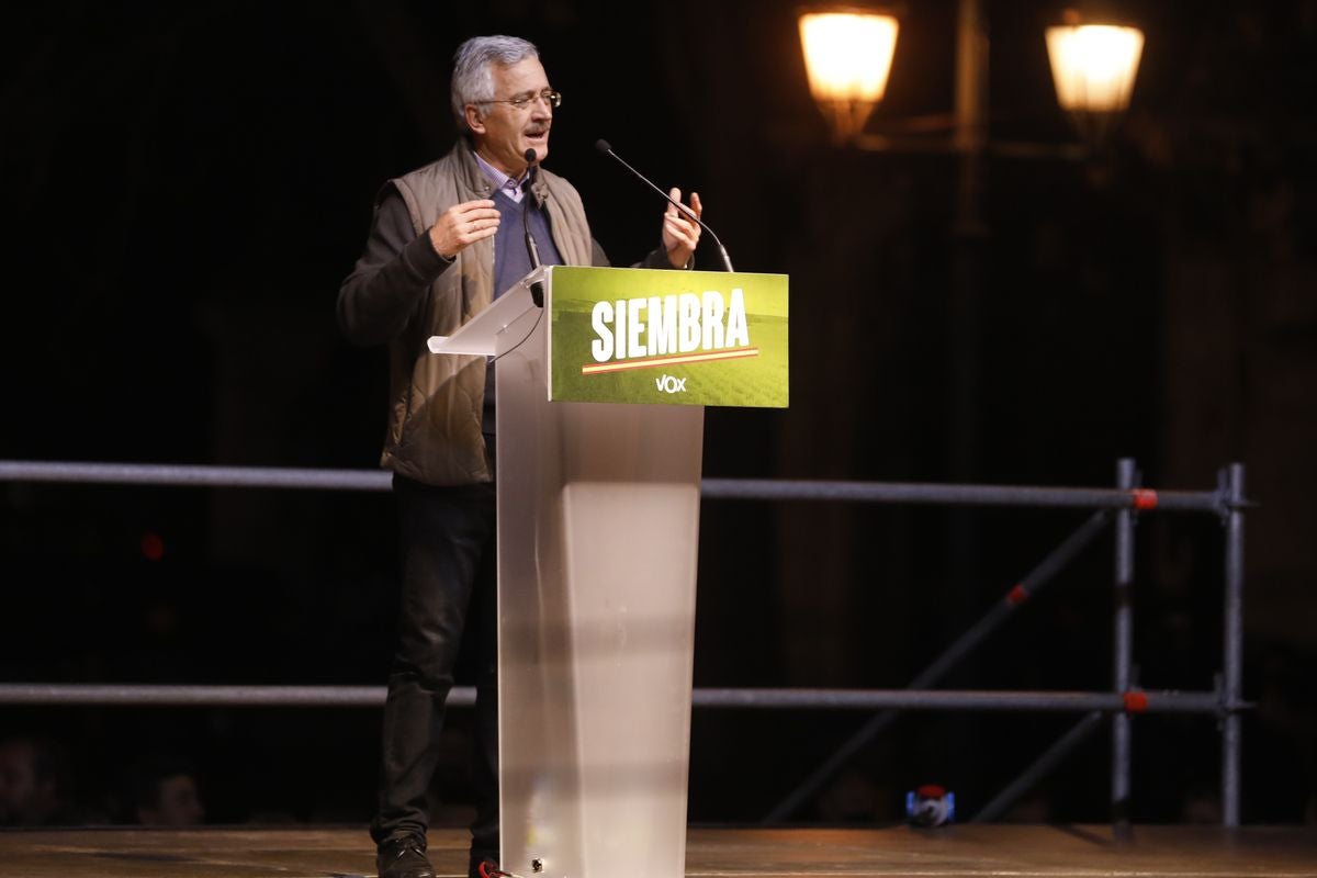 Vox cierra la campaña electoral en un multitudinario mitin en Valladolid.