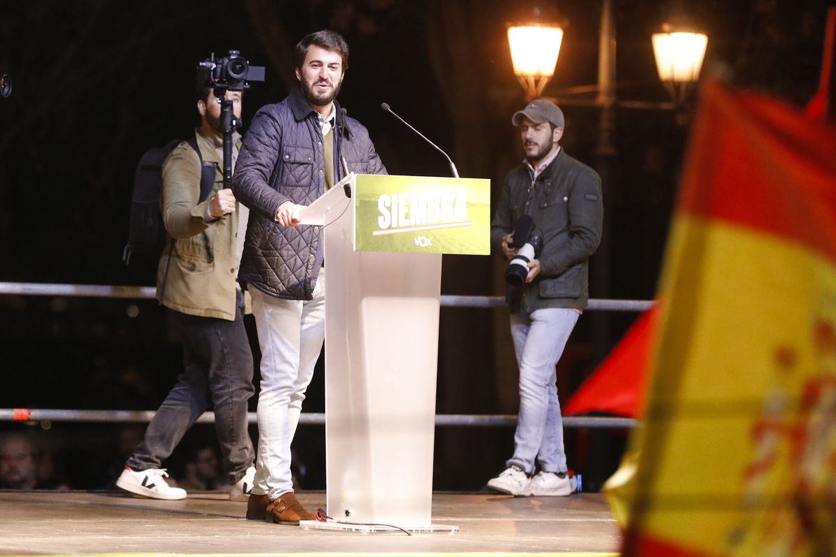 Vox cierra la campaña electoral en un multitudinario mitin en Valladolid.