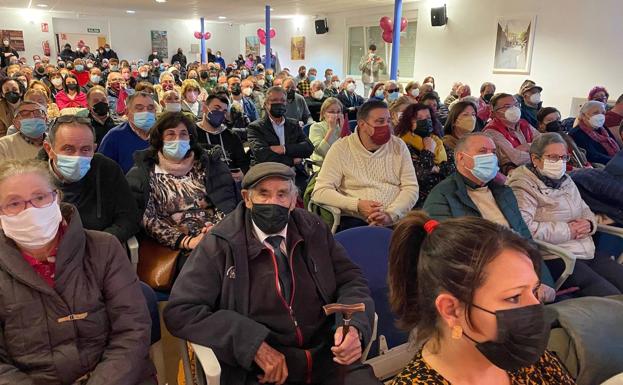 El públiicó llenó la sede donde los leonesistas celebraron el acto.