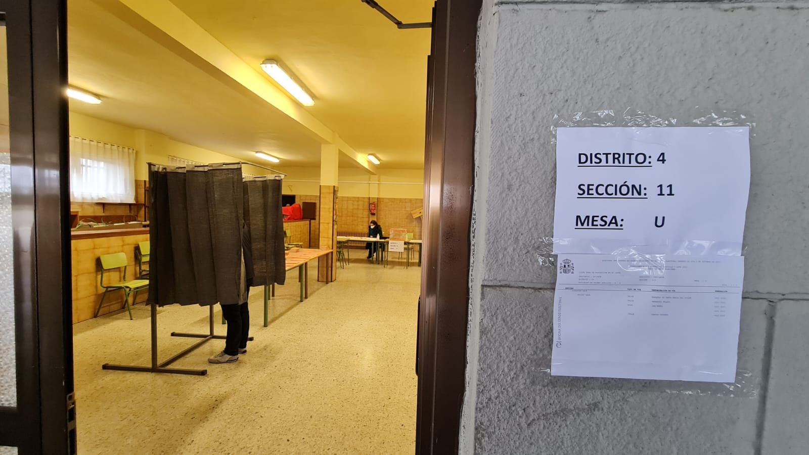 Los colegios abren sus puertas para que los ciudadanos ejerzan su derecho al voto durante todo el día.