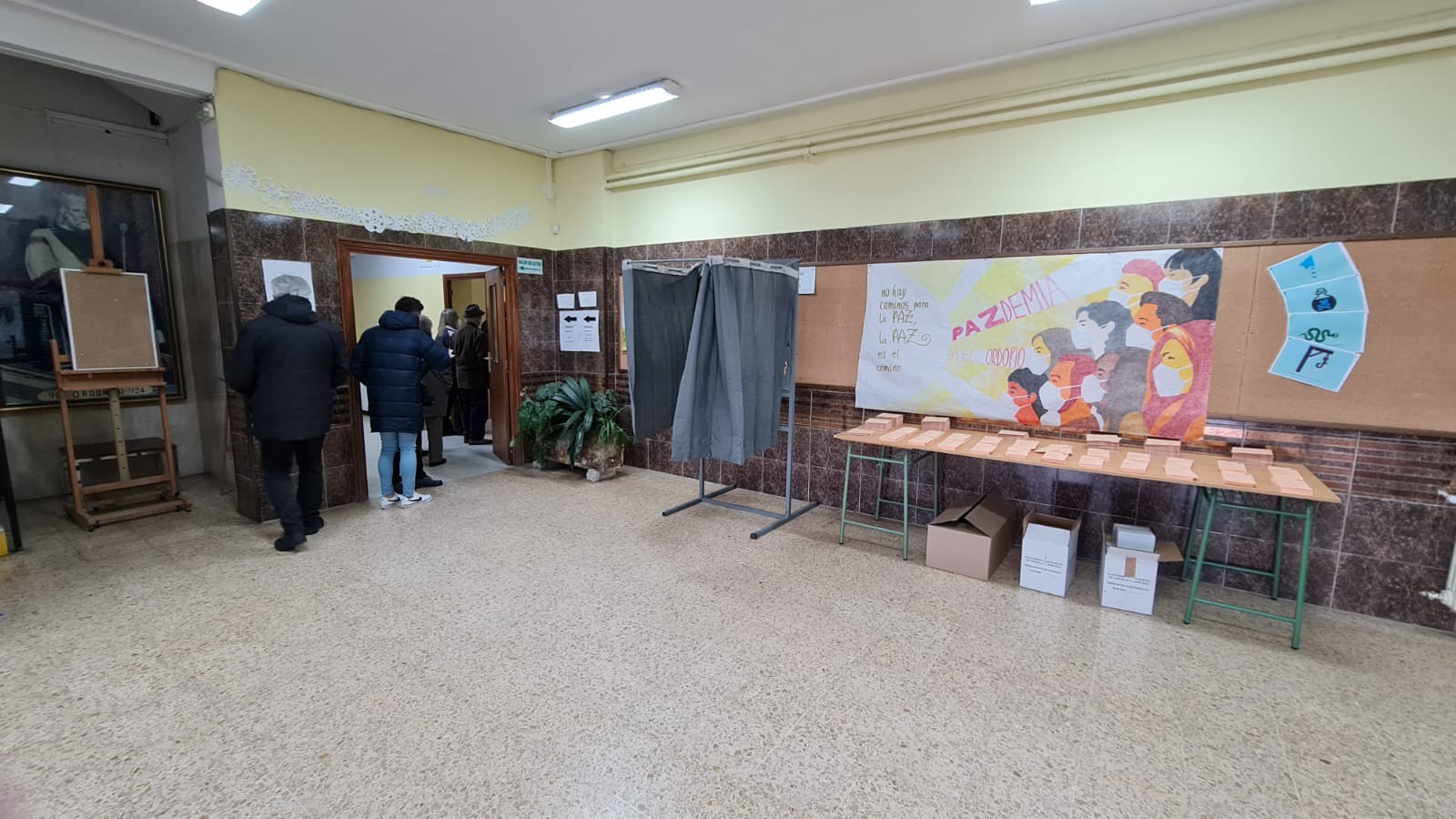 Los colegios abren sus puertas para que los ciudadanos ejerzan su derecho al voto durante todo el día.