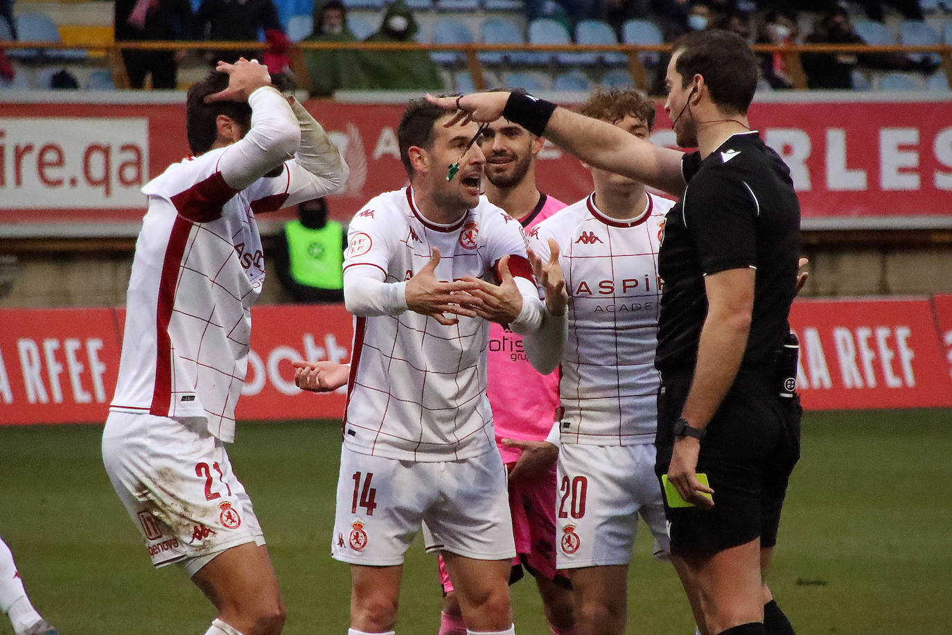 El conjunto leonés pierde ante los salmantinos con un solitario gol de Jesús de Miguel.