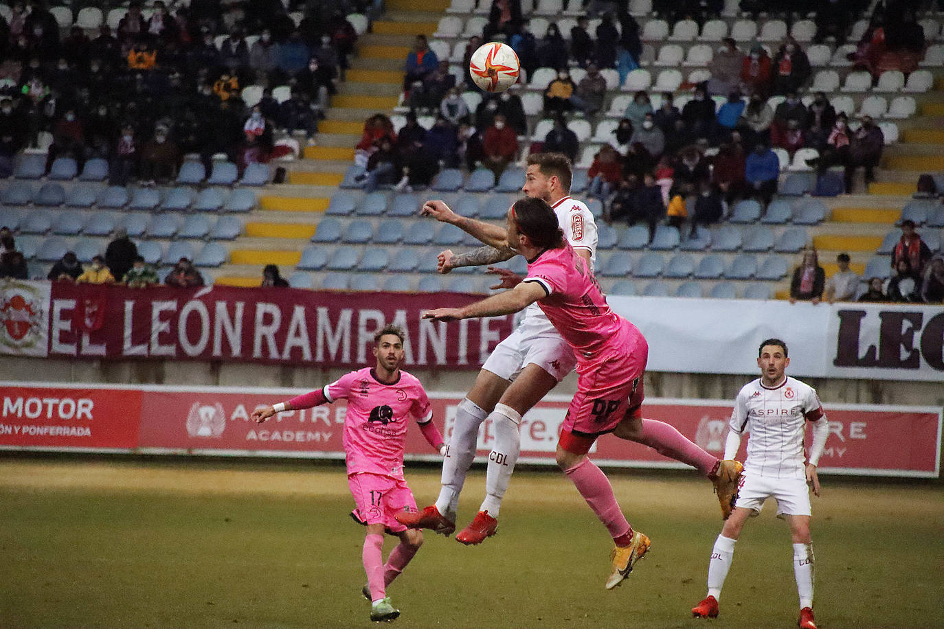 El conjunto leonés pierde ante los salmantinos con un solitario gol de Jesús de Miguel.