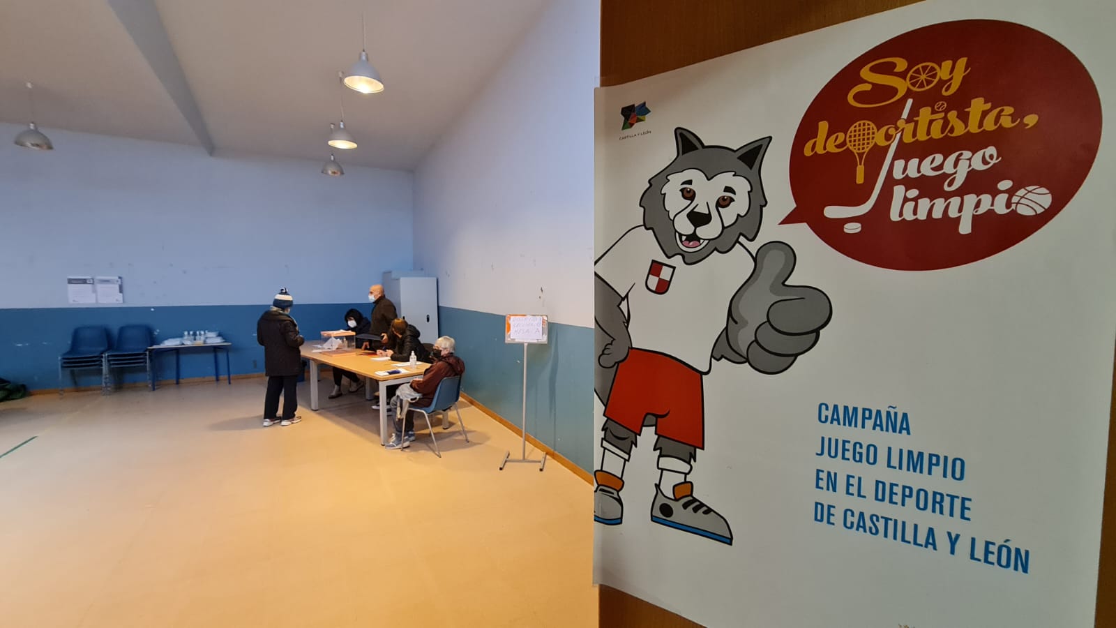 Los colegios abren sus puertas para que los ciudadanos ejerzan su derecho al voto durante todo el día.