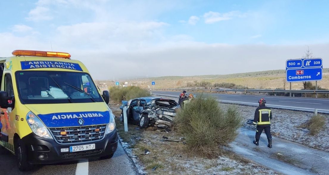 Heridas cuatro personas, tres de extrema gravedad, en un accidente en la A-6 a la altura de Combarros.