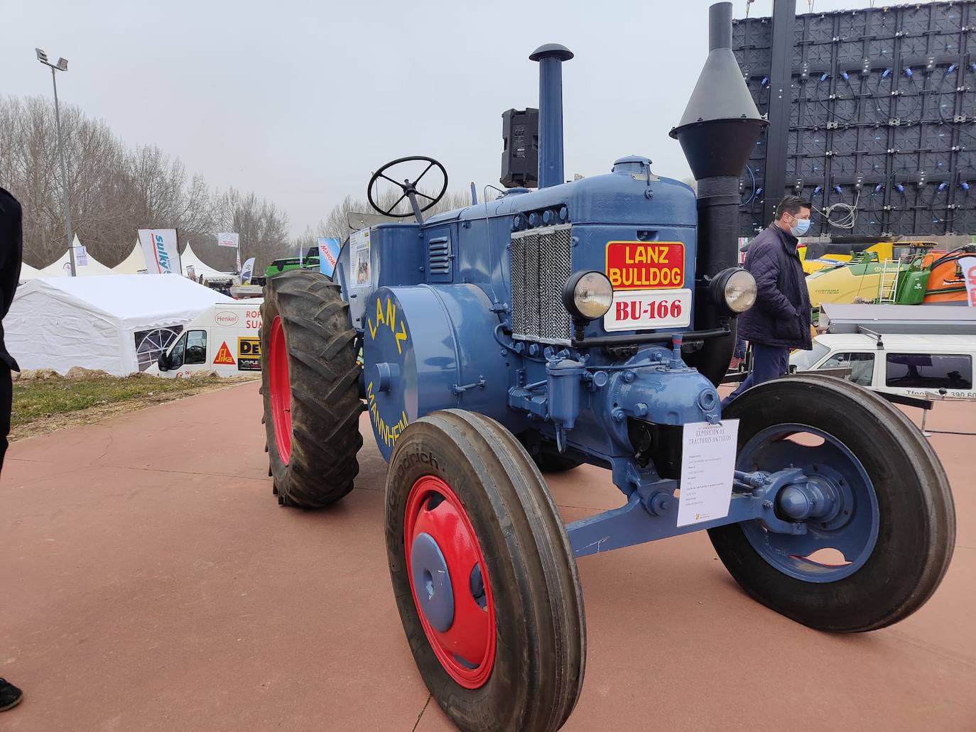 Valencia de Don Juan inaugura su tradicional Feria de Febrero. En su edición 101, este evento cuenta con más de 130 expositores divididos en dos espacios, uno en el tradicional complejo La Isla en el que se ubica la maquinaria agrícola y servicios relacionados con el sector primario y la exposición de vehículos y, el segundo, la Plaza Mayor que acoge un gran carpa para albergar stands de alimentación así como de multiservicios. 