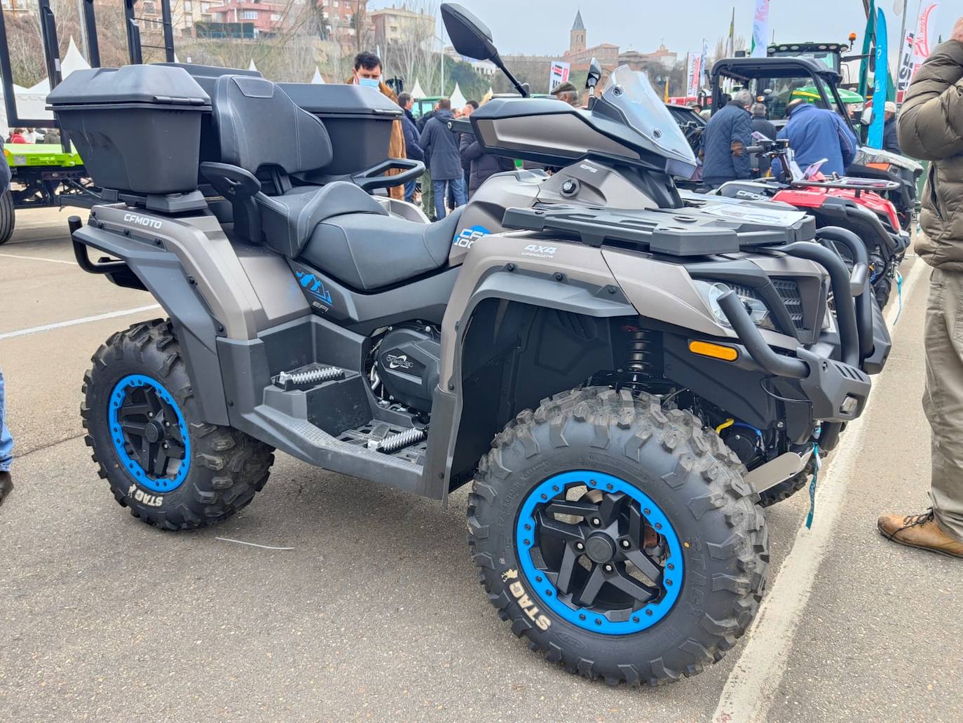 Valencia de Don Juan inaugura su tradicional Feria de Febrero. En su edición 101, este evento cuenta con más de 130 expositores divididos en dos espacios, uno en el tradicional complejo La Isla en el que se ubica la maquinaria agrícola y servicios relacionados con el sector primario y la exposición de vehículos y, el segundo, la Plaza Mayor que acoge un gran carpa para albergar stands de alimentación así como de multiservicios. 