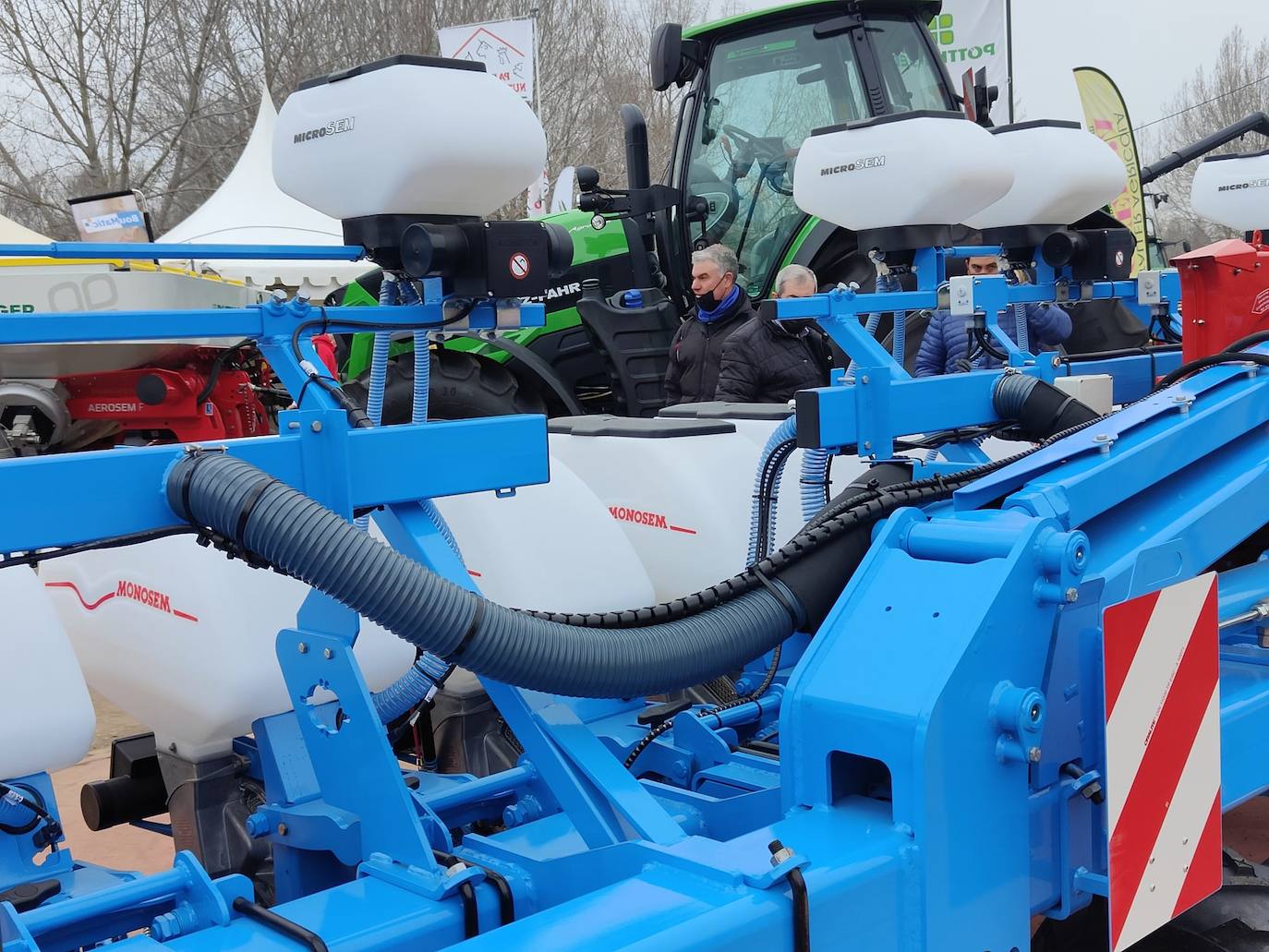 Valencia de Don Juan inaugura su tradicional Feria de Febrero. En su edición 101, este evento cuenta con más de 130 expositores divididos en dos espacios, uno en el tradicional complejo La Isla en el que se ubica la maquinaria agrícola y servicios relacionados con el sector primario y la exposición de vehículos y, el segundo, la Plaza Mayor que acoge un gran carpa para albergar stands de alimentación así como de multiservicios. 