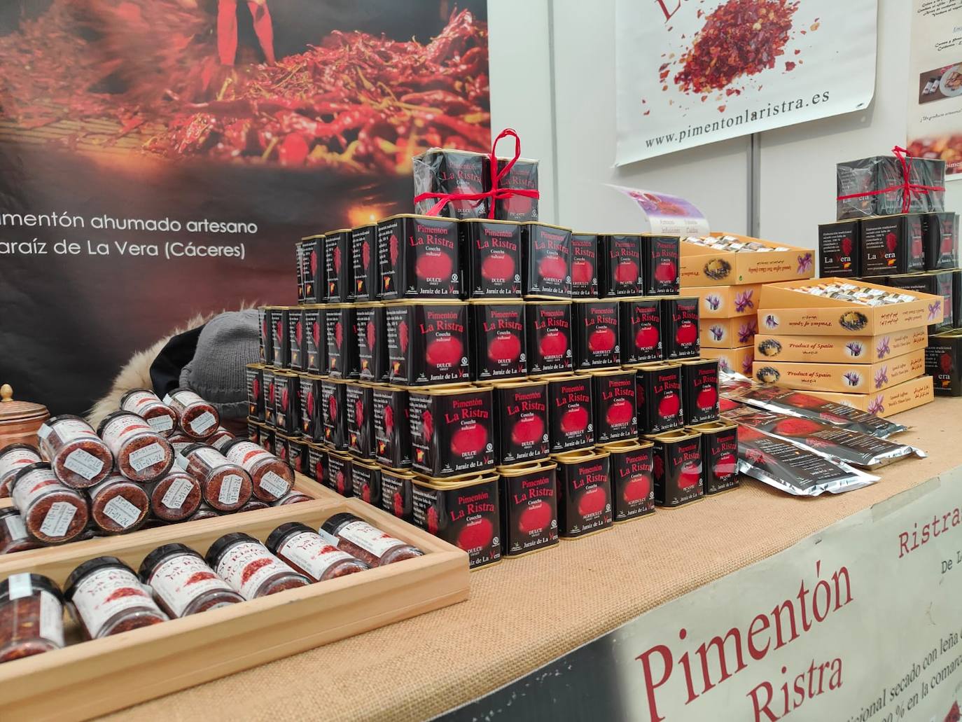 Valencia de Don Juan inaugura su tradicional Feria de Febrero. En su edición 101, este evento cuenta con más de 130 expositores divididos en dos espacios, uno en el tradicional complejo La Isla en el que se ubica la maquinaria agrícola y servicios relacionados con el sector primario y la exposición de vehículos y, el segundo, la Plaza Mayor que acoge un gran carpa para albergar stands de alimentación así como de multiservicios. 