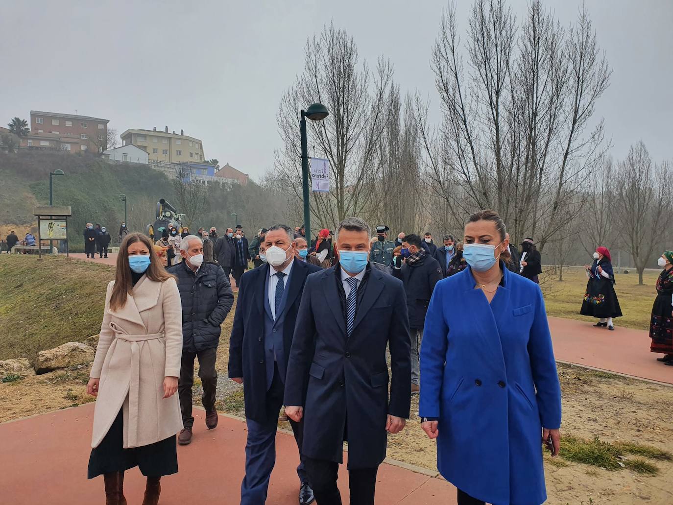 Valencia de Don Juan inaugura su tradicional Feria de Febrero. En su edición 101, este evento cuenta con más de 130 expositores divididos en dos espacios, uno en el tradicional complejo La Isla en el que se ubica la maquinaria agrícola y servicios relacionados con el sector primario y la exposición de vehículos y, el segundo, la Plaza Mayor que acoge un gran carpa para albergar stands de alimentación así como de multiservicios. 