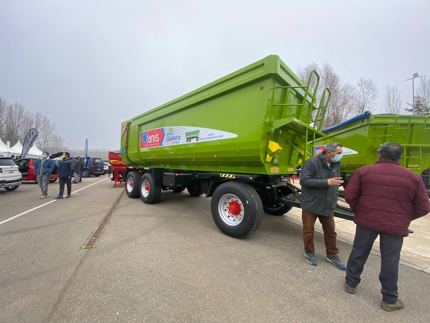 Valencia de Don Juan inaugura su tradicional Feria de Febrero. En su edición 101, este evento cuenta con más de 130 expositores divididos en dos espacios, uno en el tradicional complejo La Isla en el que se ubica la maquinaria agrícola y servicios relacionados con el sector primario y la exposición de vehículos y, el segundo, la Plaza Mayor que acoge un gran carpa para albergar stands de alimentación así como de multiservicios. 