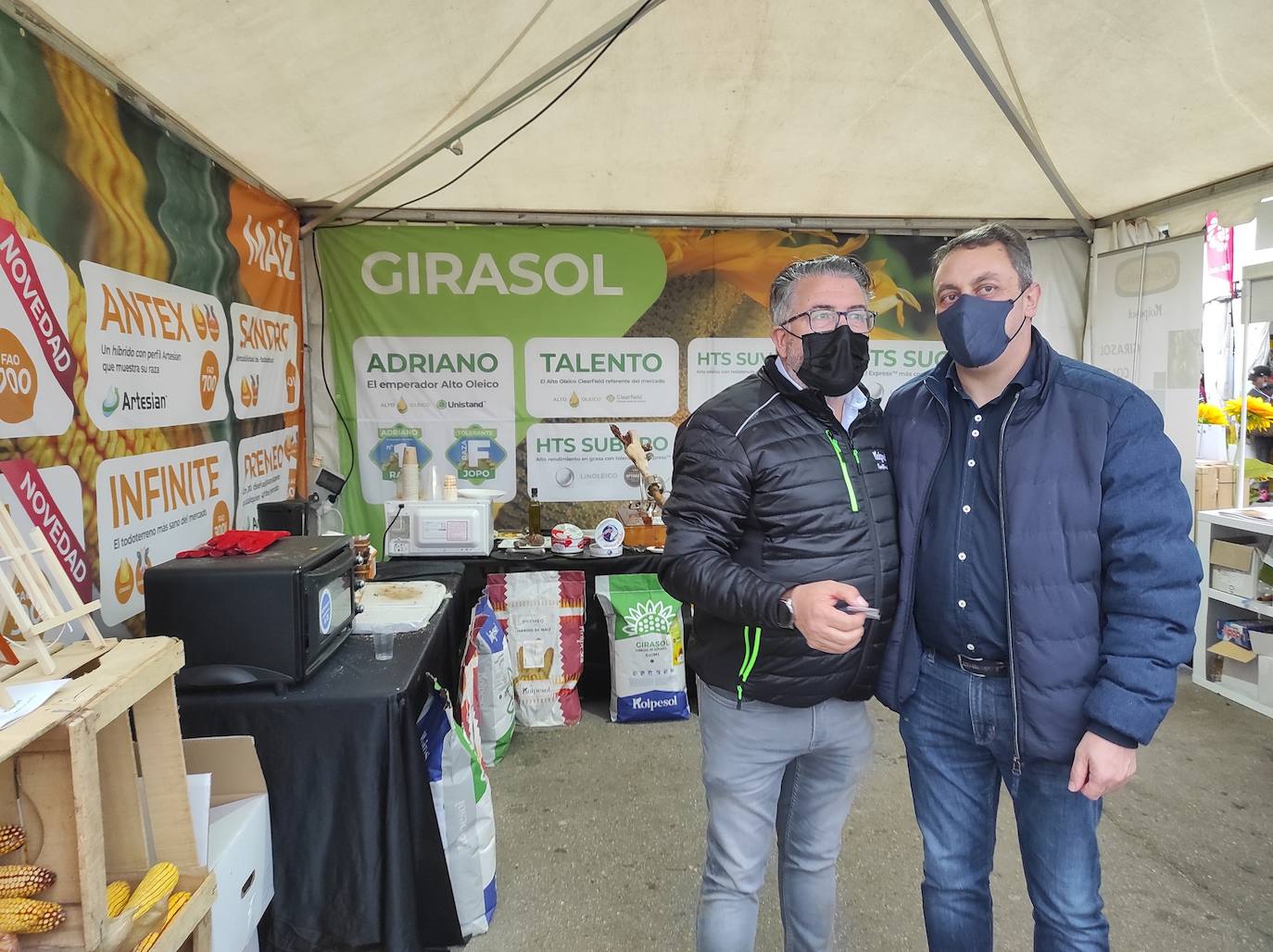 Este sábado 19 de febrero, a las 12:00 horas, junto a la exposición de tractores antiguos, en el entorno del Castillo se celebrará el II Concurso-Exposición de Burros de raza Zamorano-Leonesa.