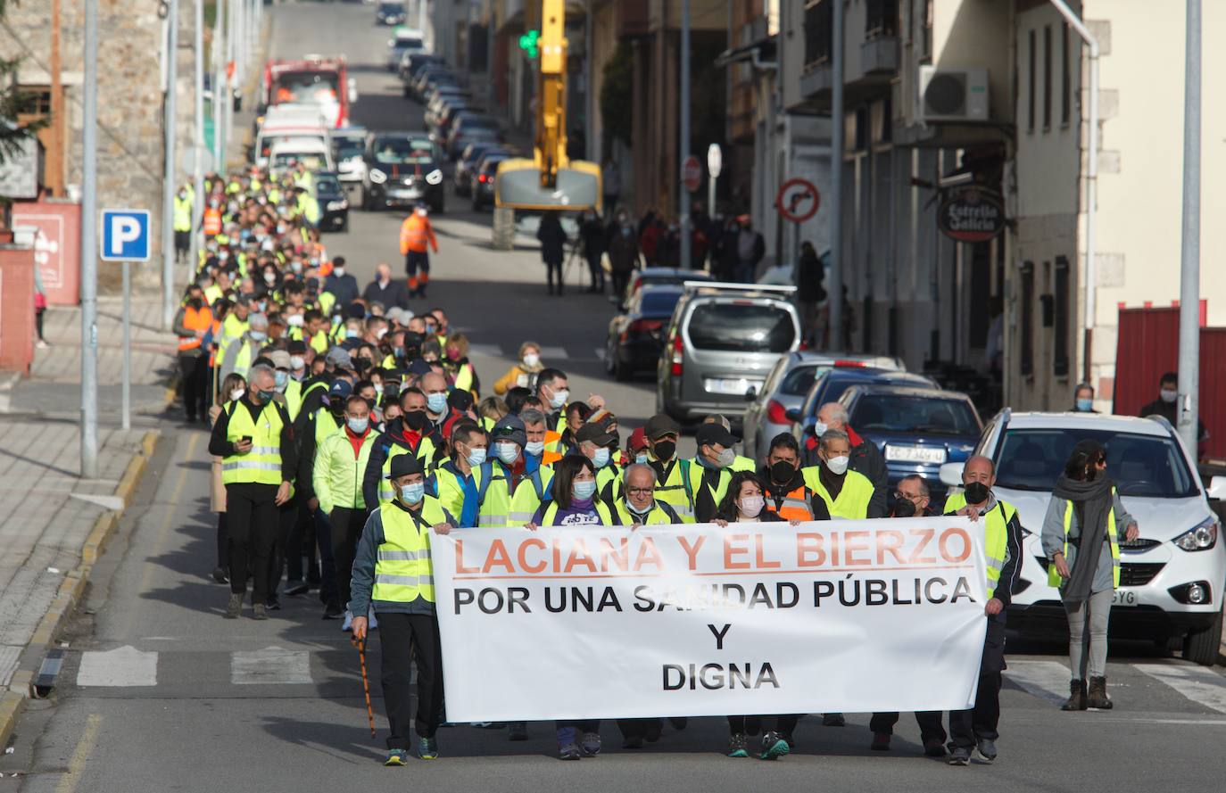 Primera etapa de la marcha en defensa de la sanidad pública Laciana-Bierzo (Villablino-Ponferrada).