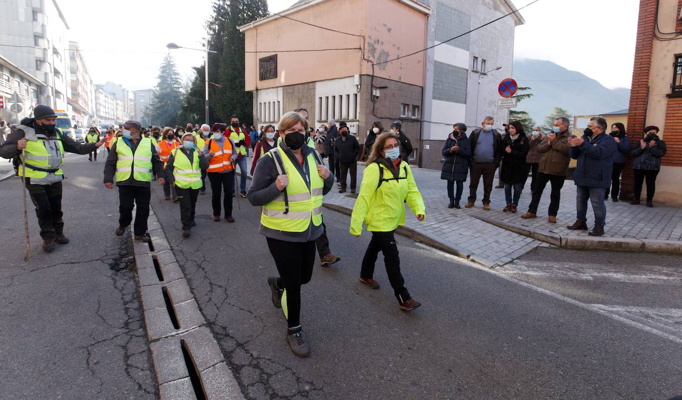 Primera etapa de la marcha en defensa de la sanidad pública Laciana-Bierzo (Villablino-Ponferrada).