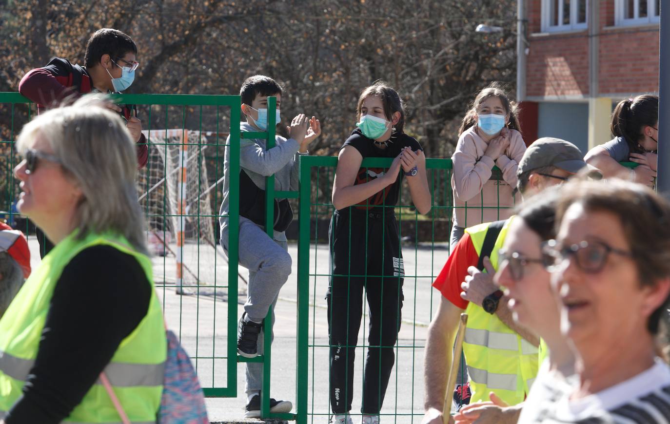 Segunda etapa de la marcha a pie entre Villablino y Ponferrada en defensa de la sanidad pública de Laciana y del Bierzo, que transcurre entre las localidades de Palacios del Sil y Páramo del Sil.