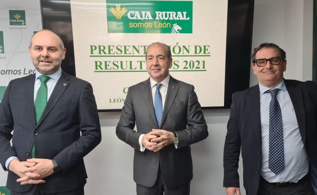 Rueda de prensa en la sede de Caja Rural en León para ofrecer el balance de la entidad bancaria durante el año 2021.