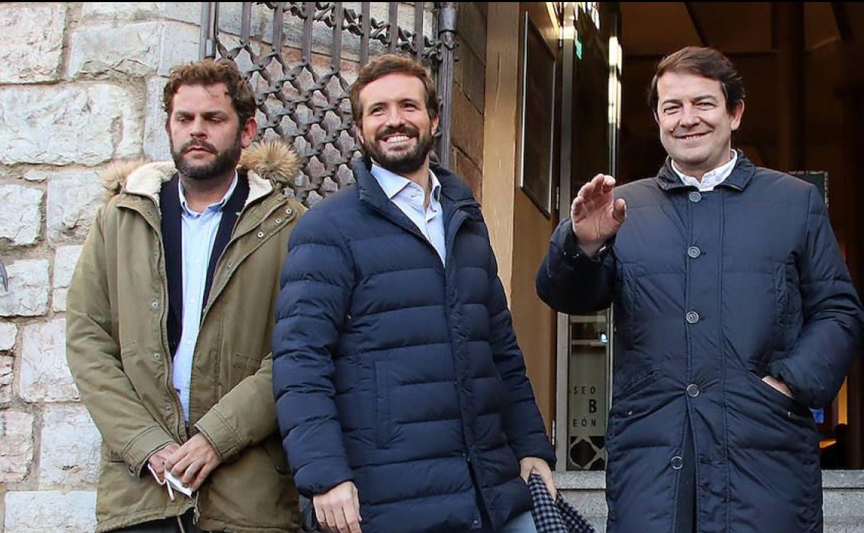 Javier Santiago Vélez, Pablo Casado y Alfonso Fernández Mañueco en el Encuentro de Presidentes del PP en León. 