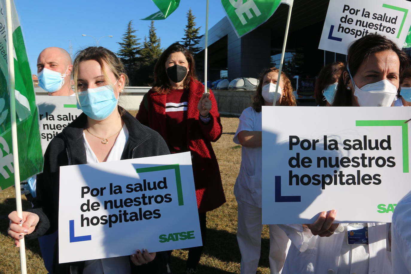 Cerca de 30 profesionales del sector claman contra el exceso de ratios .