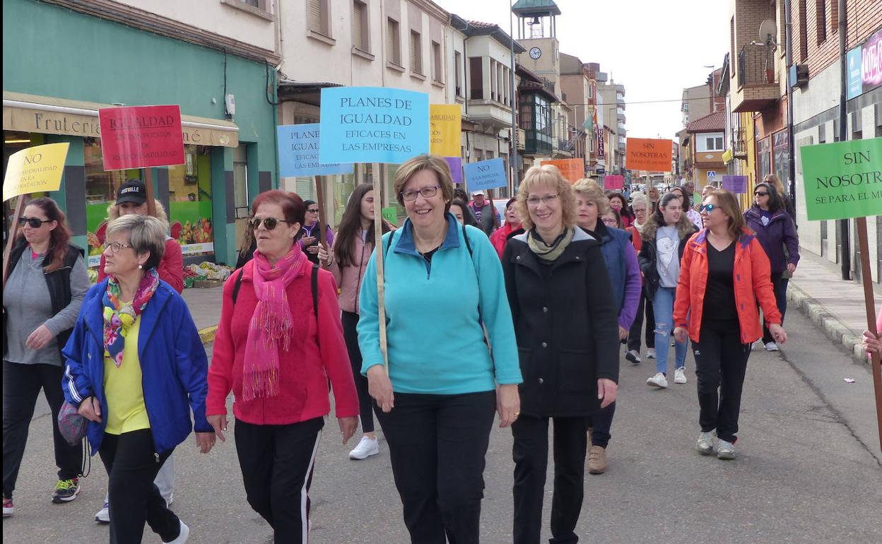 Concentración por el Día Internacional de la Mujer en La Robla.