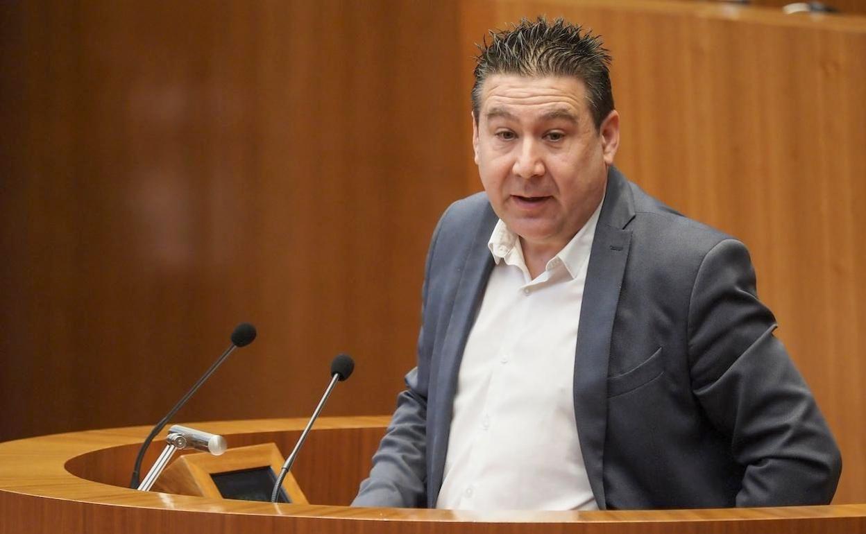 El leonesista Luis Mariano Santos, durante una intervención en las Cortes de Castilla y León. 