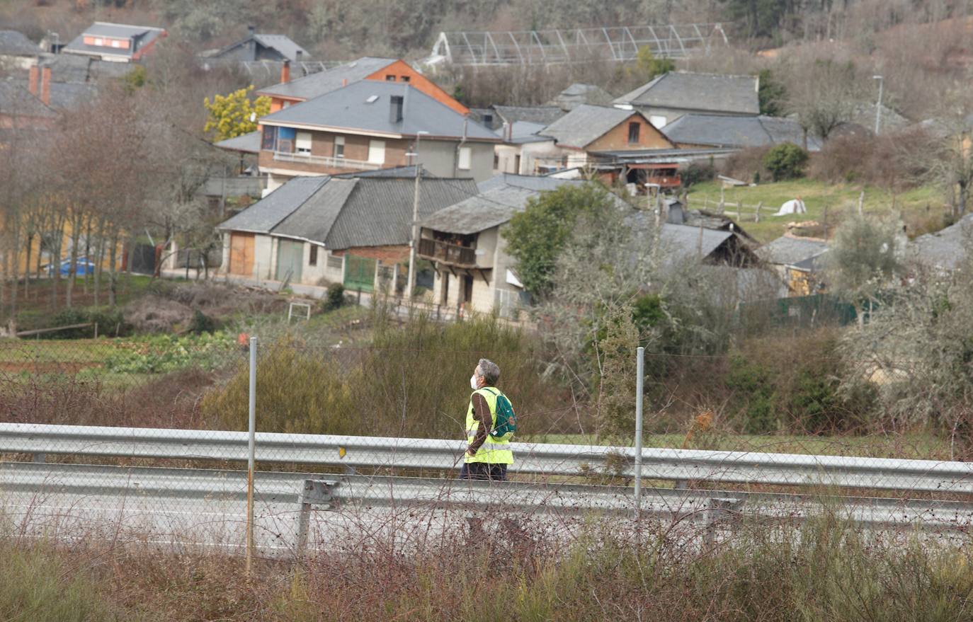 Cuarta etapa de la marcha a pie entre Villablino y Ponferrada en defensa de la sanidad pública de Laciana y del Bierzo, entte las localidades de Toreno y Cubillos del Sil.