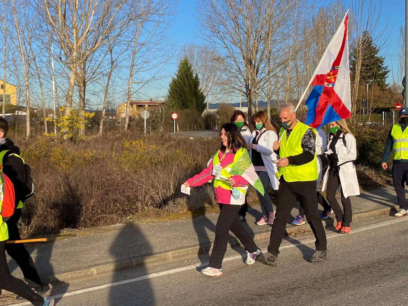 La marcha blanca avanza en su camino a Ponferrada. Los componentes de la misma remarcan la urgente necesidad de contar con medios sanitarios necesarios para atender la zona