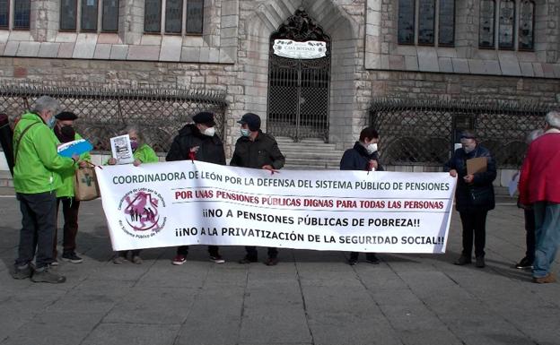 Galería. La coordinadora de León por la defensa del sistema público de pensiones convoca para el lunes una concentración por los cuatro años del movimiento.