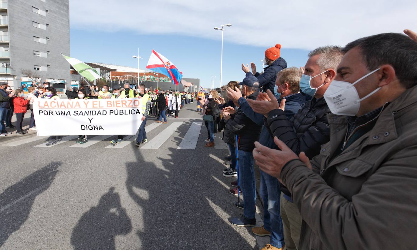 La marcha blanca avanza en su camino a Ponferrada. Los componentes de la misma remarcan la urgente necesidad de contar con medios sanitarios necesarios para atender la zona