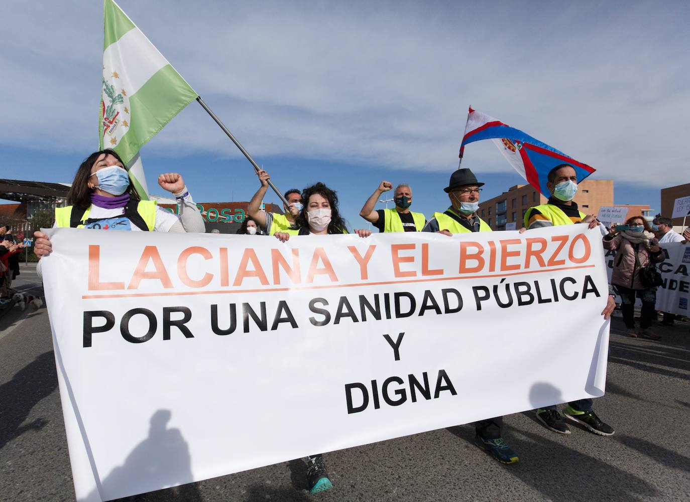 La marcha blanca avanza en su camino a Ponferrada. Los componentes de la misma remarcan la urgente necesidad de contar con medios sanitarios necesarios para atender la zona