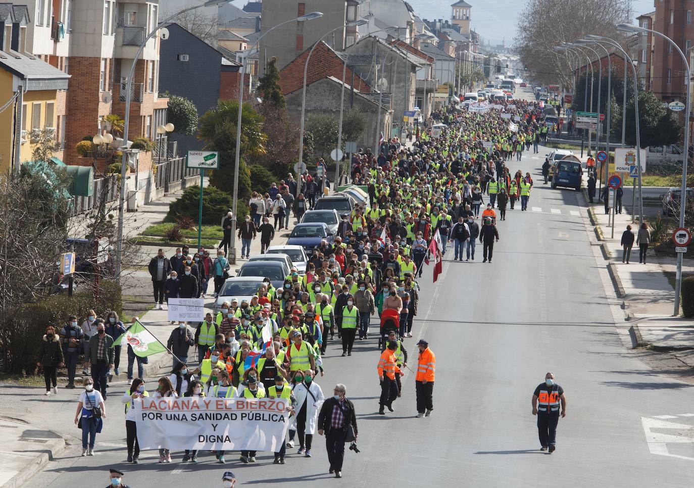 La marcha blanca avanza en su camino a Ponferrada. Los componentes de la misma remarcan la urgente necesidad de contar con medios sanitarios necesarios para atender la zona