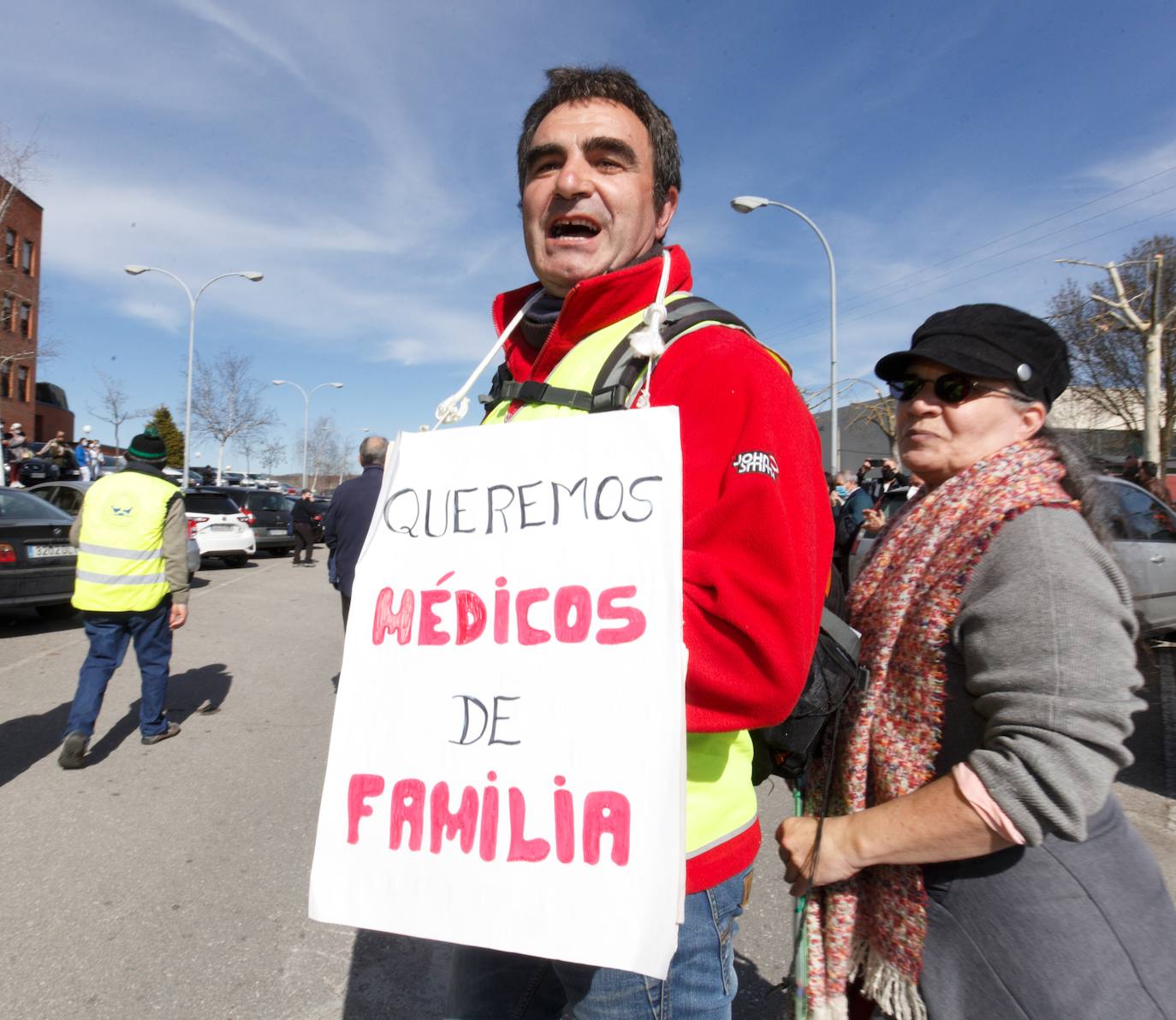 La marcha blanca avanza en su camino a Ponferrada. Los componentes de la misma remarcan la urgente necesidad de contar con medios sanitarios necesarios para atender la zona