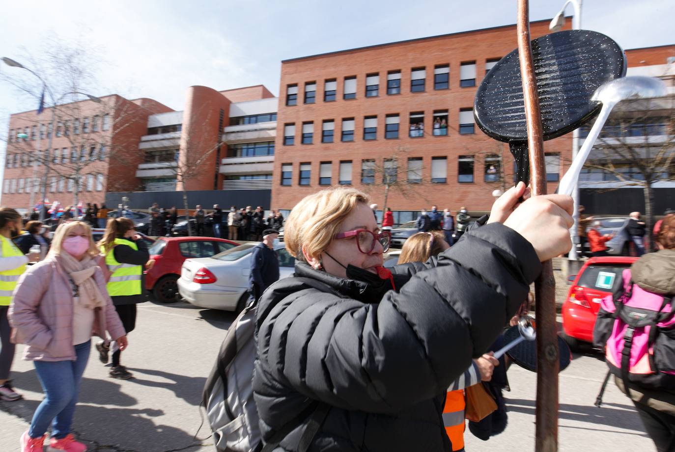 La marcha blanca avanza en su camino a Ponferrada. Los componentes de la misma remarcan la urgente necesidad de contar con medios sanitarios necesarios para atender la zona