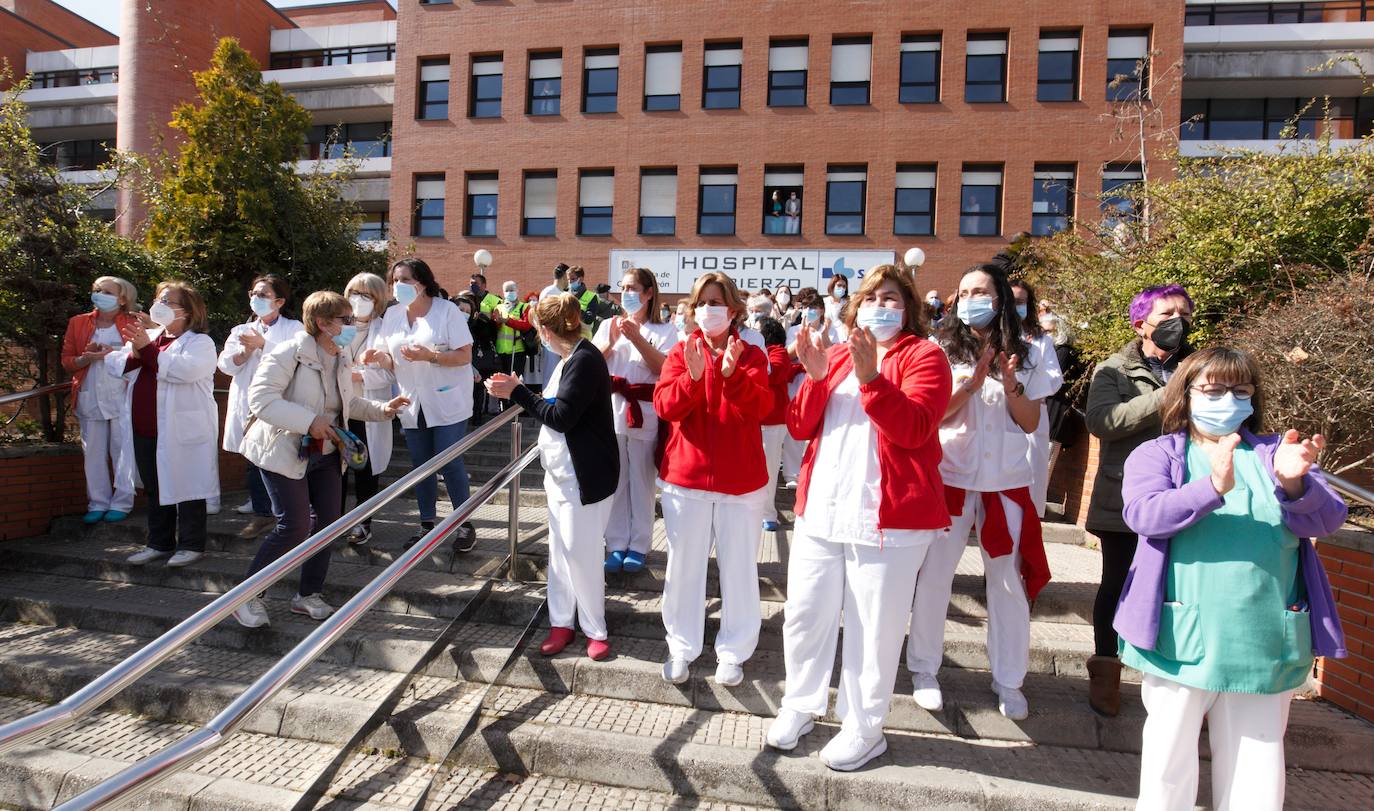 La marcha blanca avanza en su camino a Ponferrada. Los componentes de la misma remarcan la urgente necesidad de contar con medios sanitarios necesarios para atender la zona