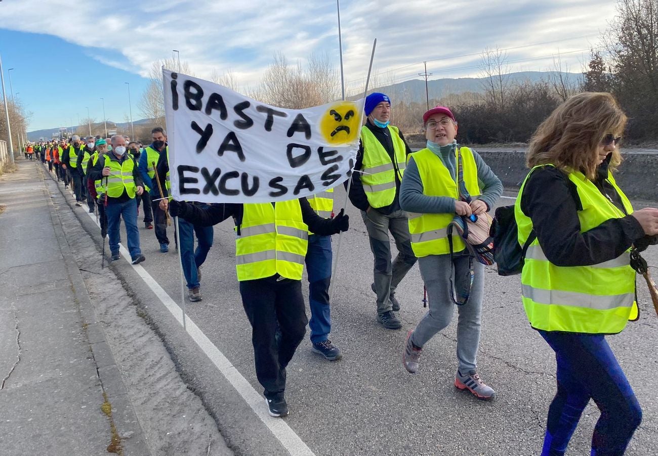 La marcha blanca avanza en su camino a Ponferrada. Los componentes de la misma remarcan la urgente necesidad de contar con medios sanitarios necesarios para atender la zona