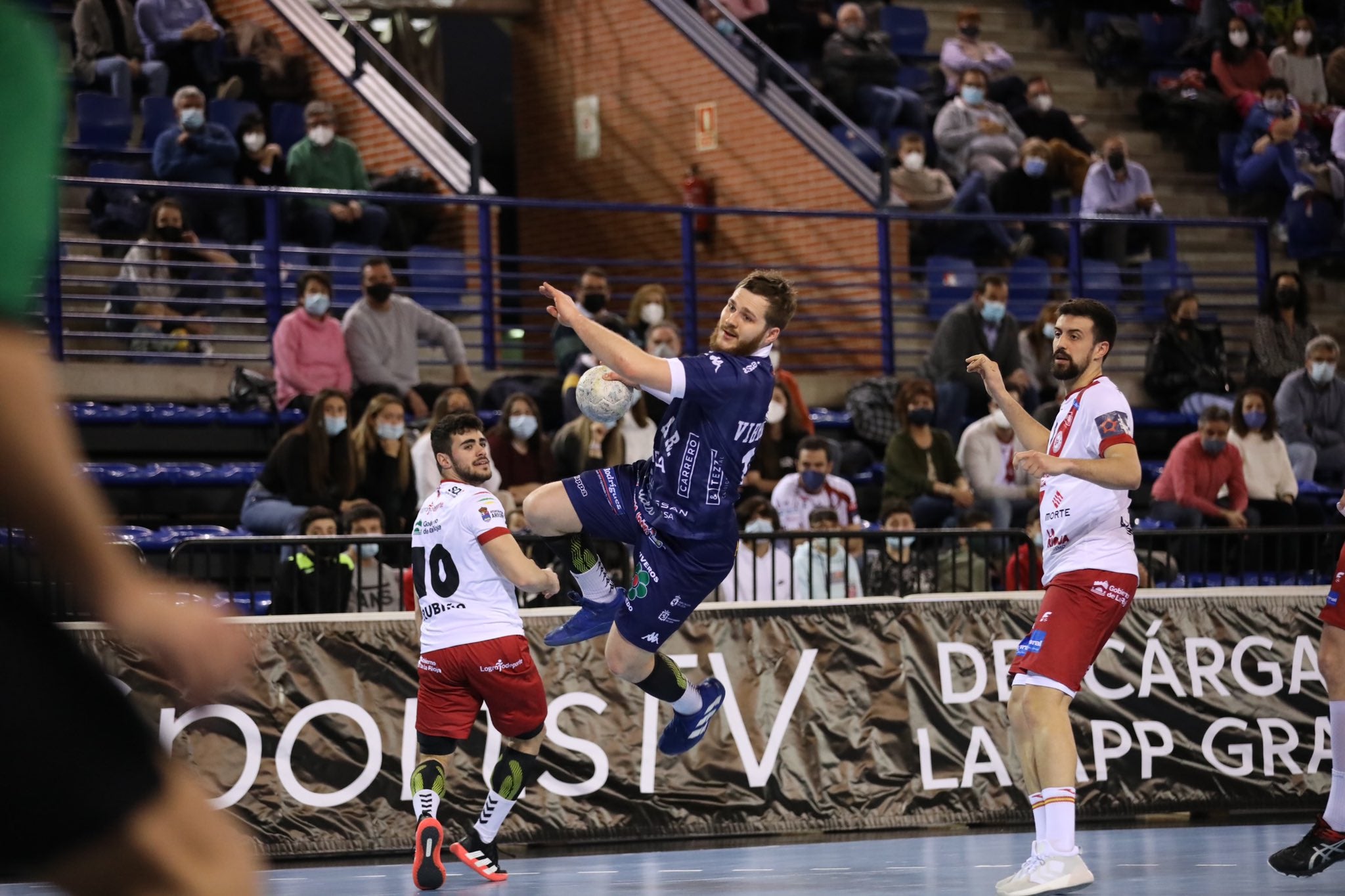 El conjunto leonés logró un triunfo agónico en tierras riojanas.