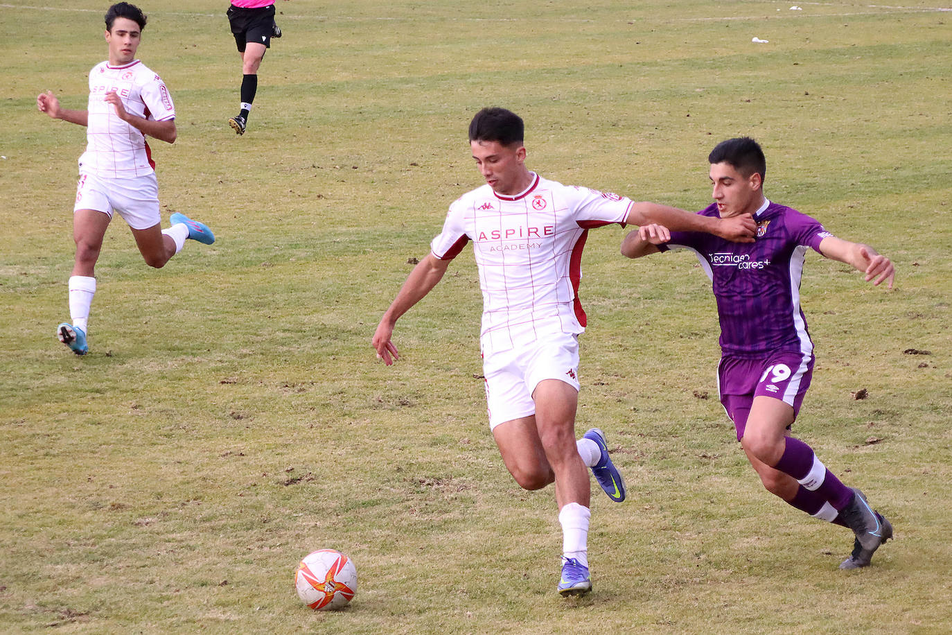 El Júpiter Leonés recibe la visita de otro filial,el Salamanca 'B'.