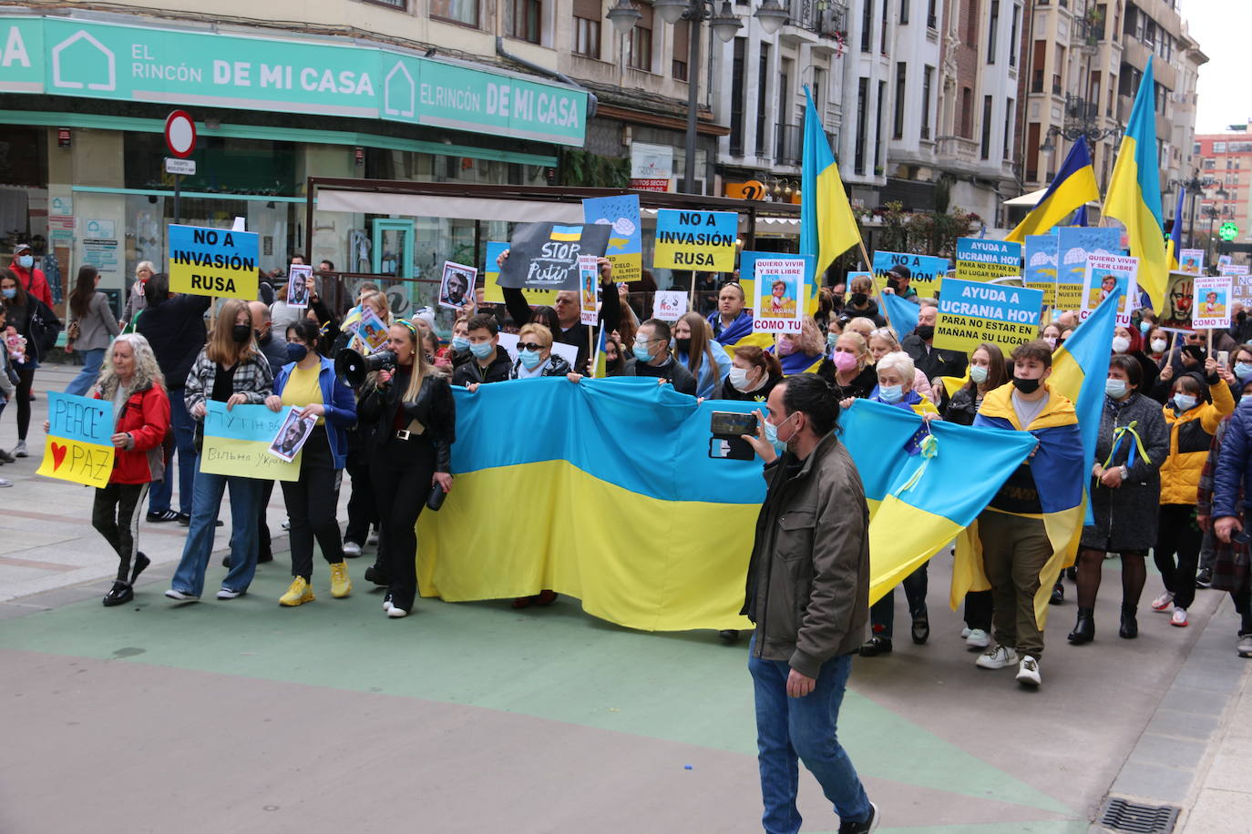 Miles de personas recorren la distancia entre Guzmán y Botines para apoyar al pueblo ucraniano en la guerra que están sufriendo a miles de kilómetros.