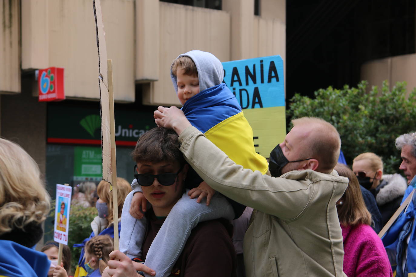 Miles de personas recorren la distancia entre Guzmán y Botines para apoyar al pueblo ucraniano en la guerra que están sufriendo a miles de kilómetros.