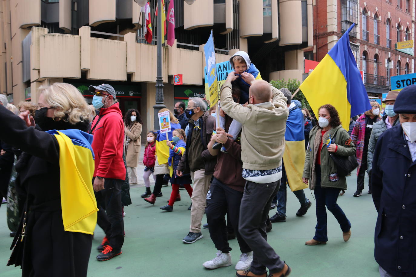 Miles de personas recorren la distancia entre Guzmán y Botines para apoyar al pueblo ucraniano en la guerra que están sufriendo a miles de kilómetros.