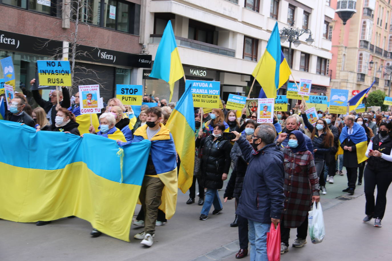 Miles de personas recorren la distancia entre Guzmán y Botines para apoyar al pueblo ucraniano en la guerra que están sufriendo a miles de kilómetros.