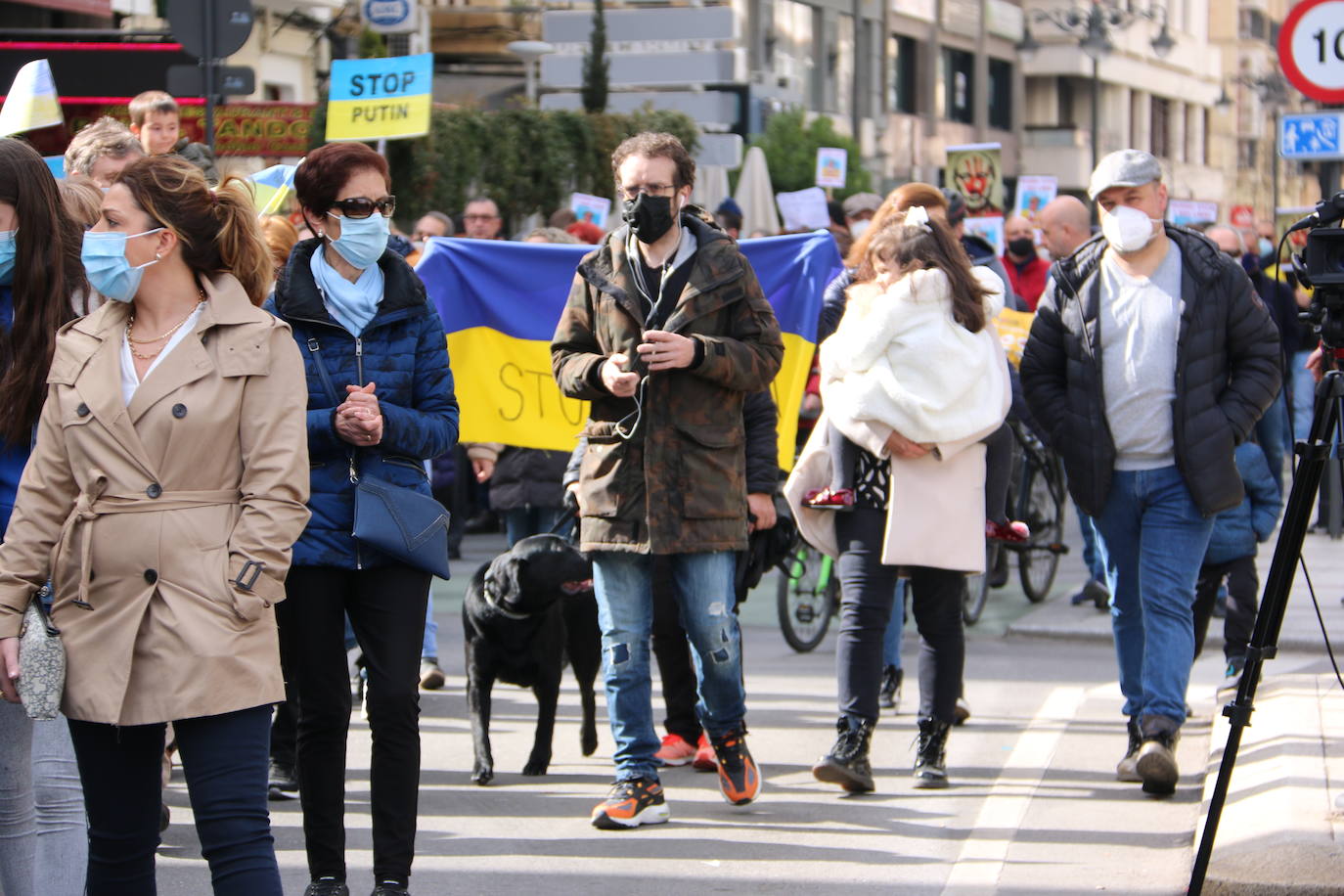 Miles de personas recorren la distancia entre Guzmán y Botines para apoyar al pueblo ucraniano en la guerra que están sufriendo a miles de kilómetros.