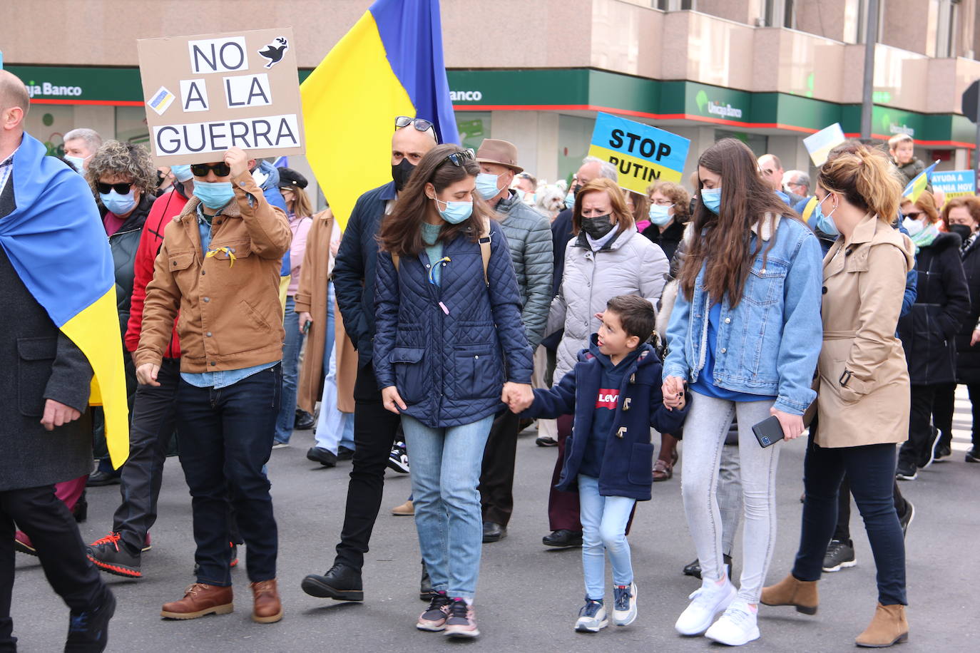 Miles de personas recorren la distancia entre Guzmán y Botines para apoyar al pueblo ucraniano en la guerra que están sufriendo a miles de kilómetros.