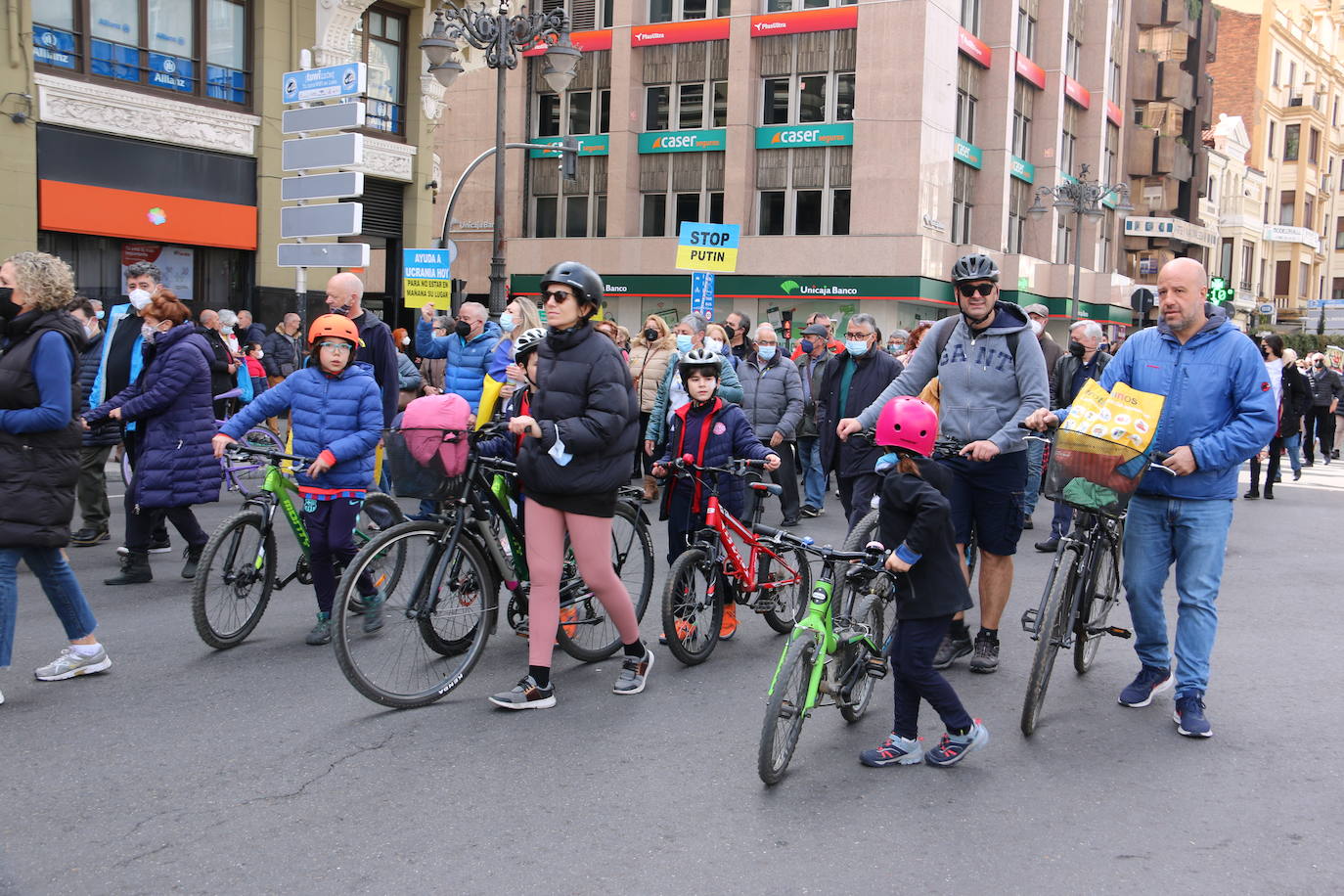 Miles de personas recorren la distancia entre Guzmán y Botines para apoyar al pueblo ucraniano en la guerra que están sufriendo a miles de kilómetros.