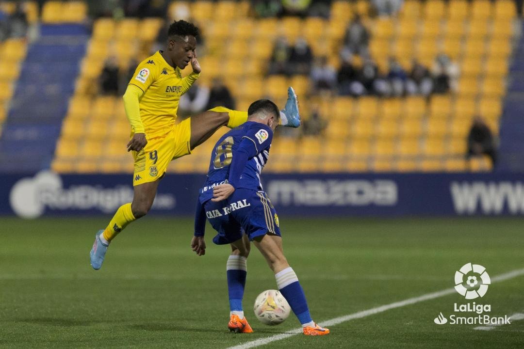 Un gol de penalti de Borja Valle deja sin el premio de la victoria a la Deportiva.