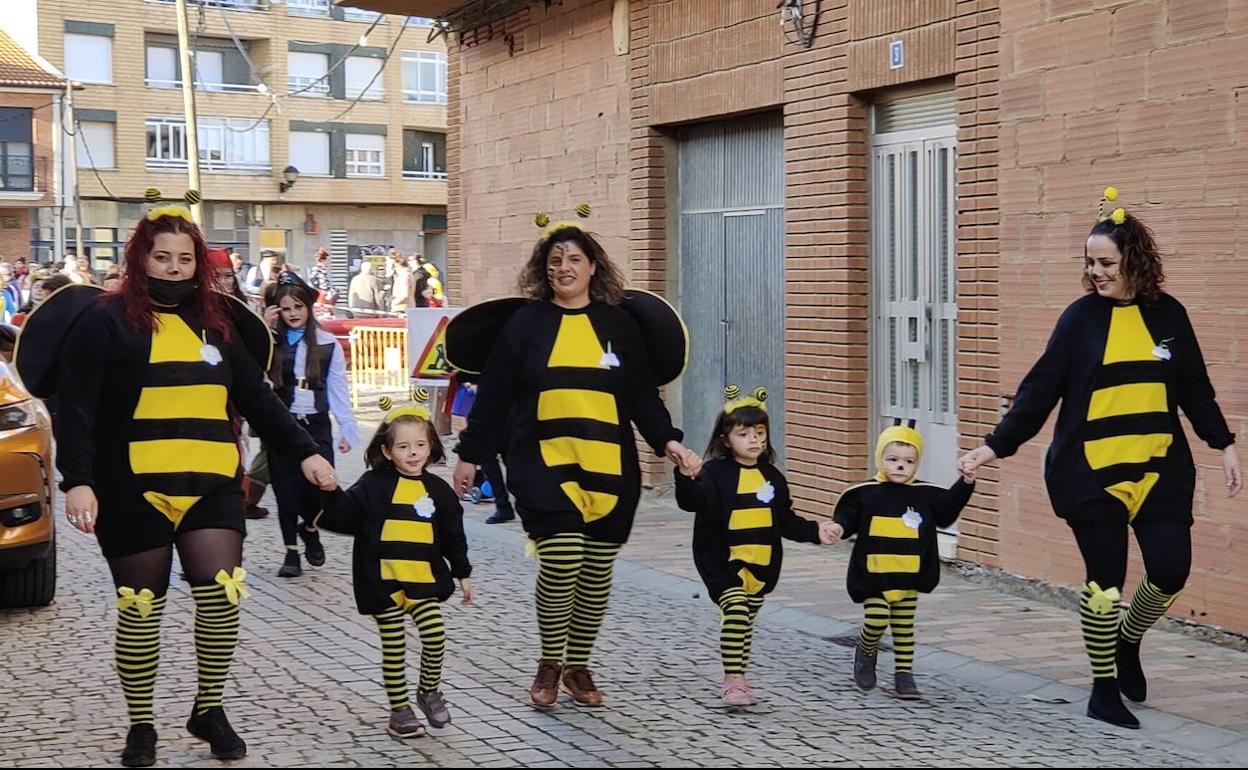 Participantes en los actos del Carnaval de Laguna de Negrillos.